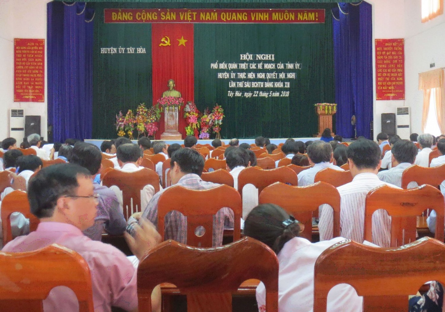 anh tay hoa