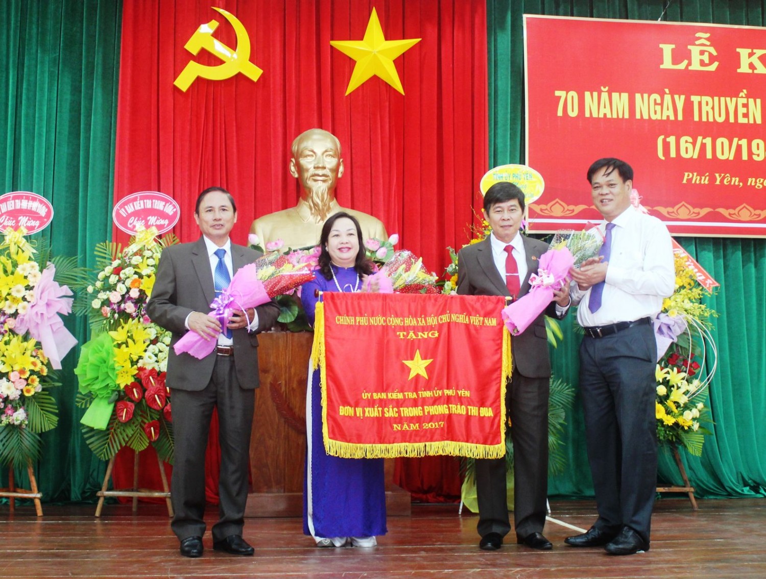 don nhan co thi dua